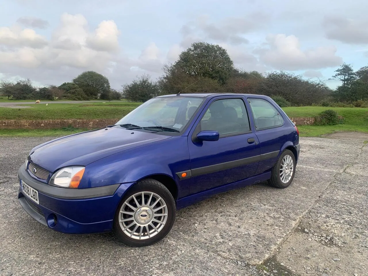 Ford Fiesta 2000 photo 2