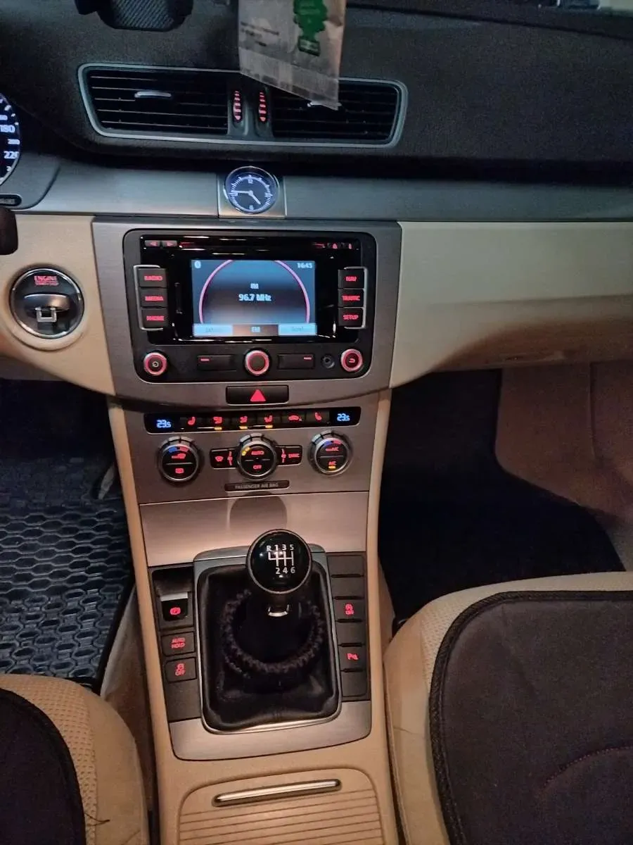 Volkswagen Passat 2014 photo 2