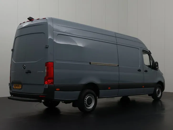 Mercedes-Benz Sprinter 2021 photo 2