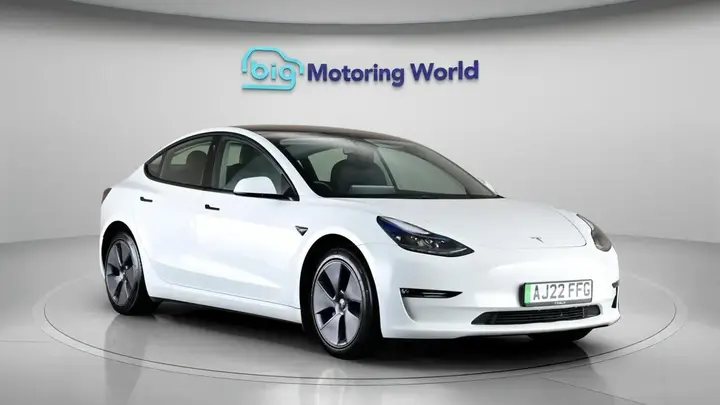Tesla Model 3 2022 photo 2