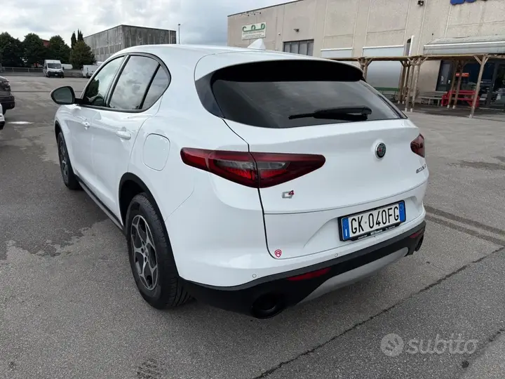 Alfa Romeo Stelvio 2022 photo 3
