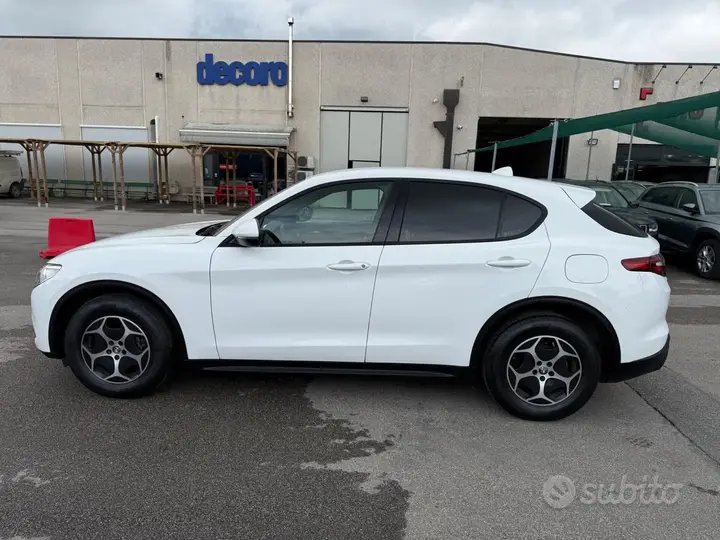 Alfa Romeo Stelvio 2022 photo 2