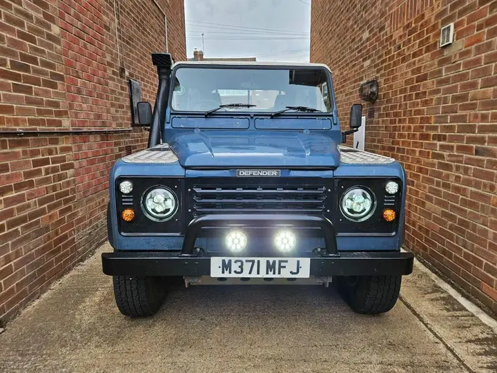 Land Rover Defender 90