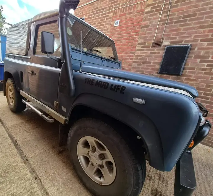 Land Rover Defender 90 1995 photo 3