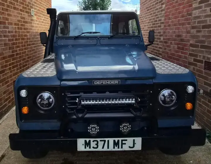 Land Rover Defender 90 1995 photo 2
