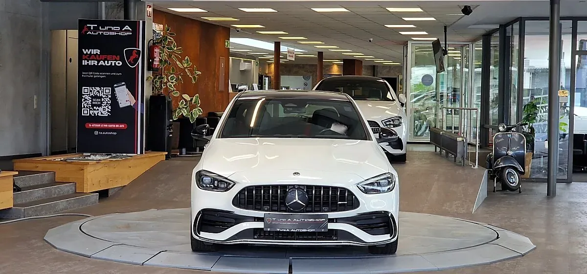 Mercedes-Benz C-Class 2023 photo 2