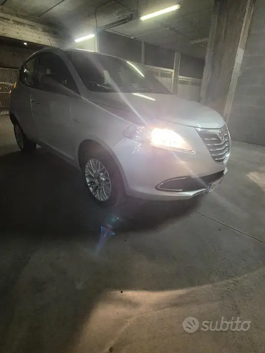 Lancia Ypsilon 2013 photo 2