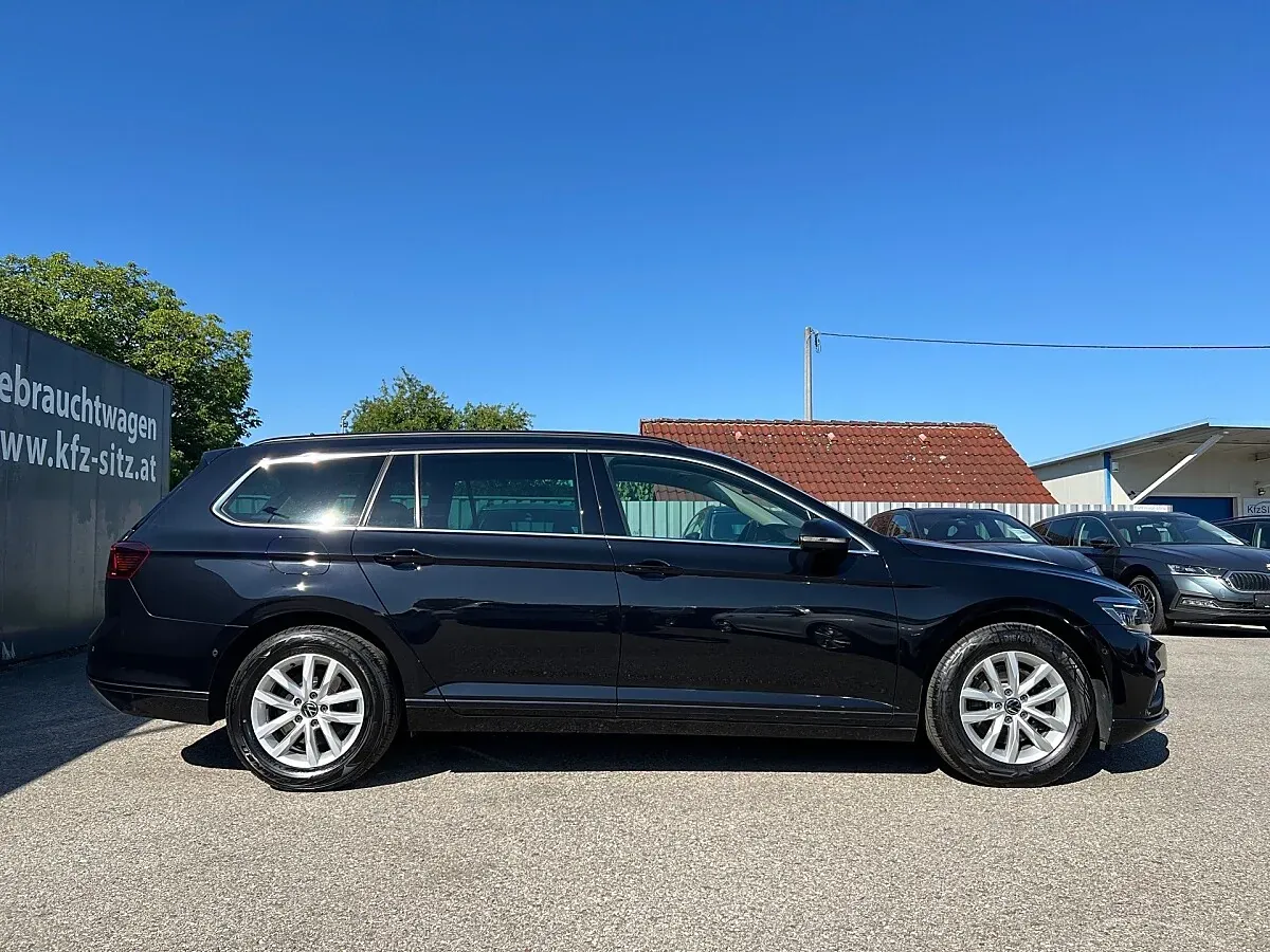 Volkswagen Passat 2023 photo 2