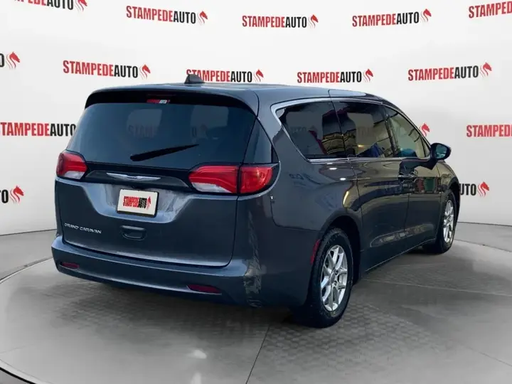 Chrysler Grand Caravan 2022 photo 5