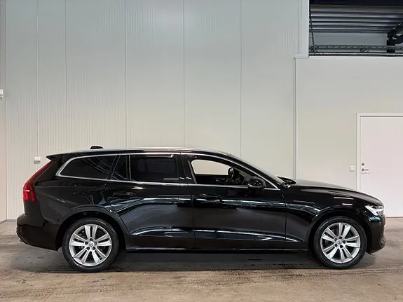 Volvo V60 2021 photo 2