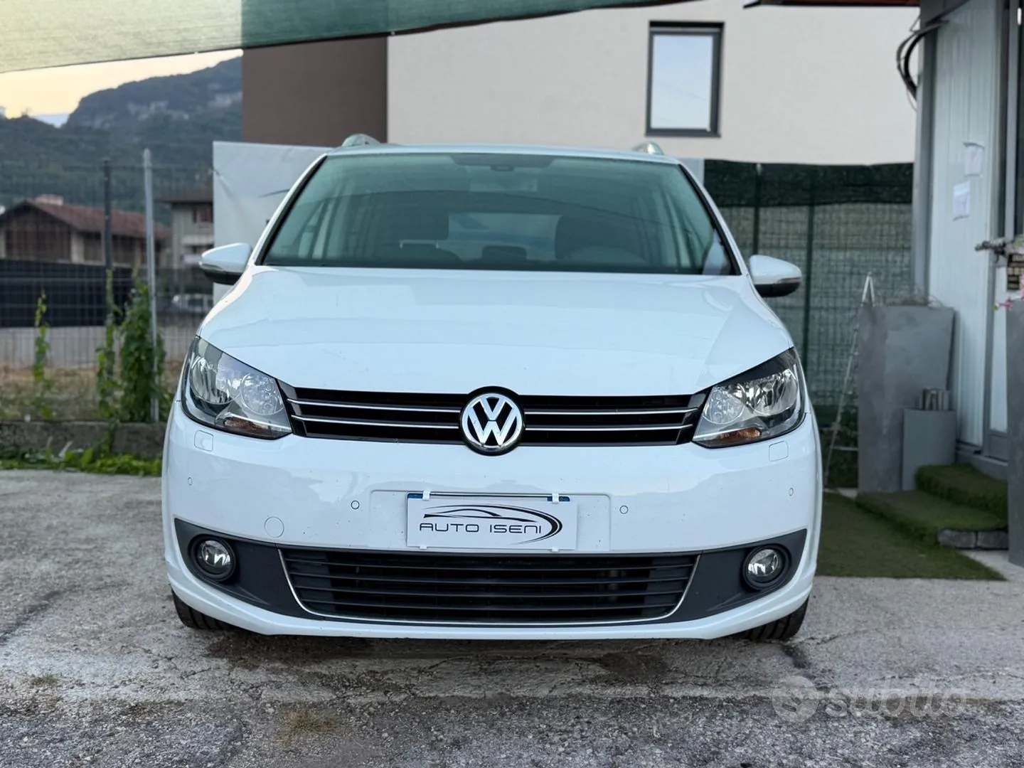Volkswagen Touran 2014 photo 2