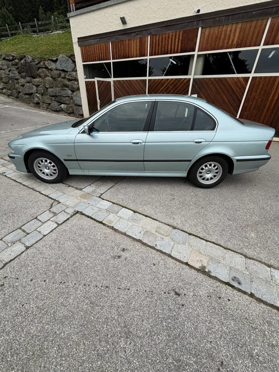 BMW 5 Series 1998 photo 2