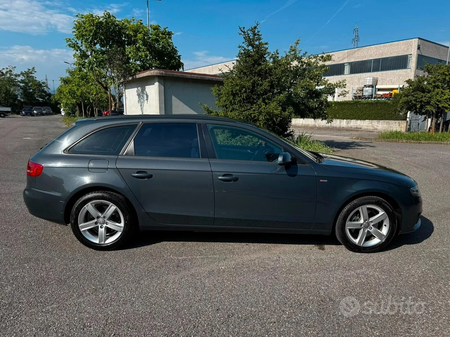 Audi A4 2010 photo 4