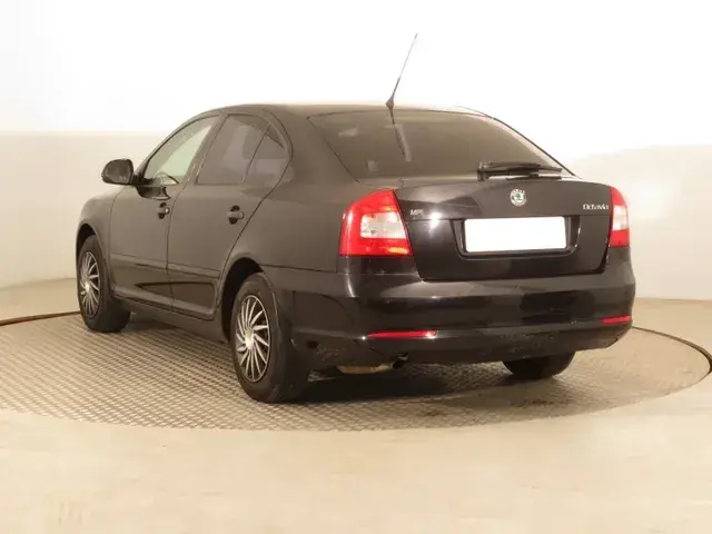 Skoda Octavia 2010 photo 3