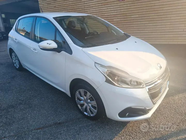Peugeot 208 2015 photo 5