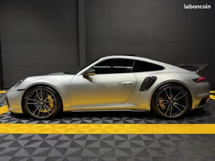 Porsche 911 2023 photo 2