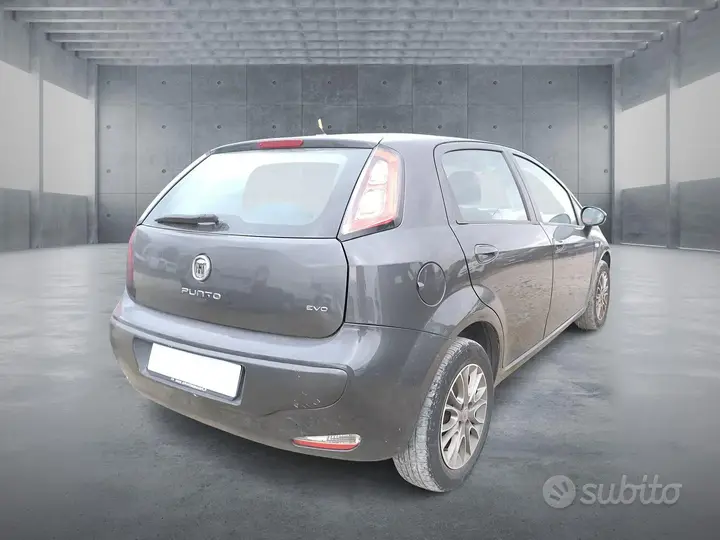 Fiat Punto 2011 photo 4
