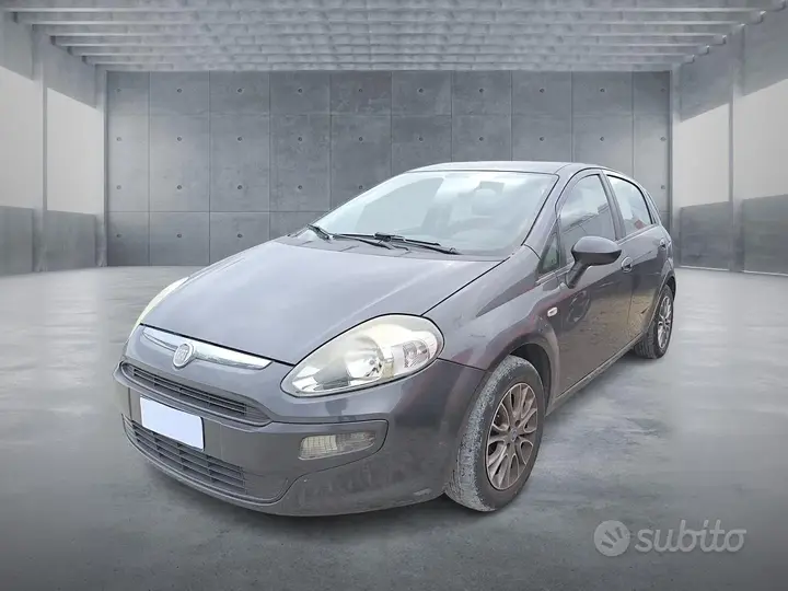 Fiat Punto 2011 photo 2