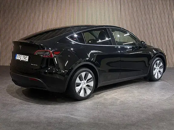 Tesla Model Y 2023 photo 4
