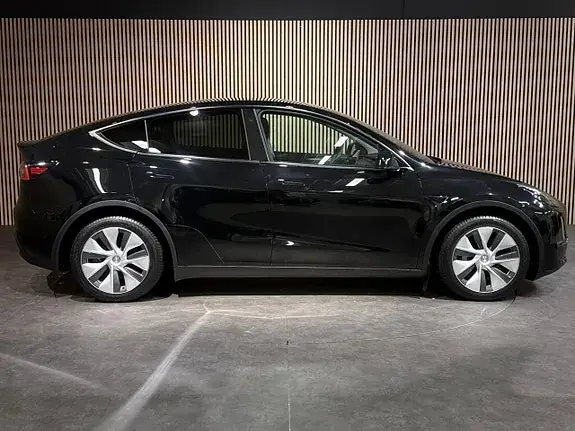 Tesla Model Y 2023 photo 3