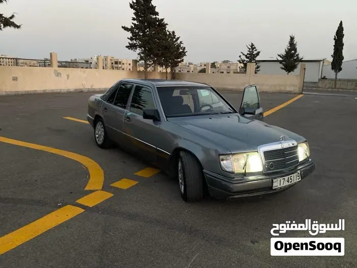 Mercedes-Benz E-Class 1993 photo 4