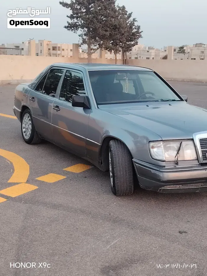 Mercedes-Benz E-Class 1993 photo 2