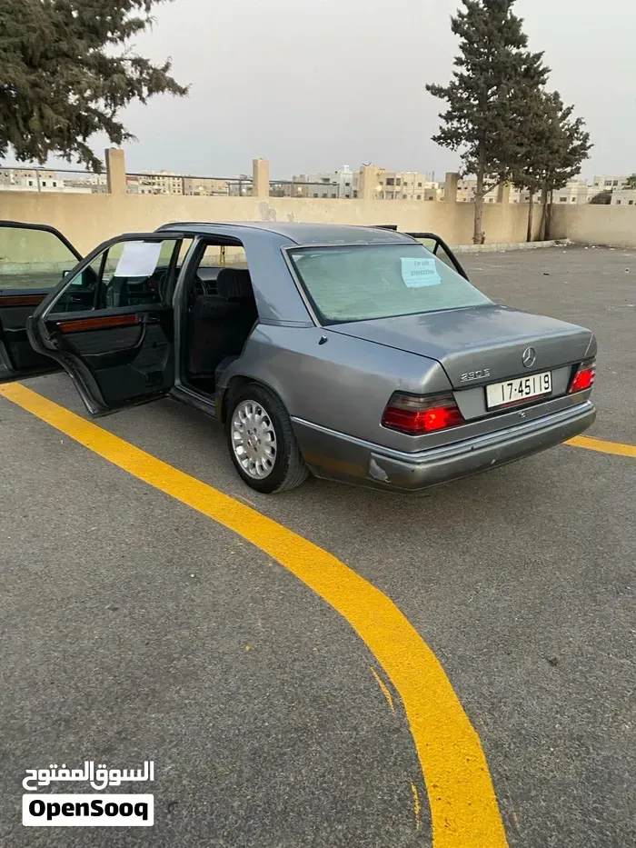 Mercedes-Benz E-Class 1993 photo 3