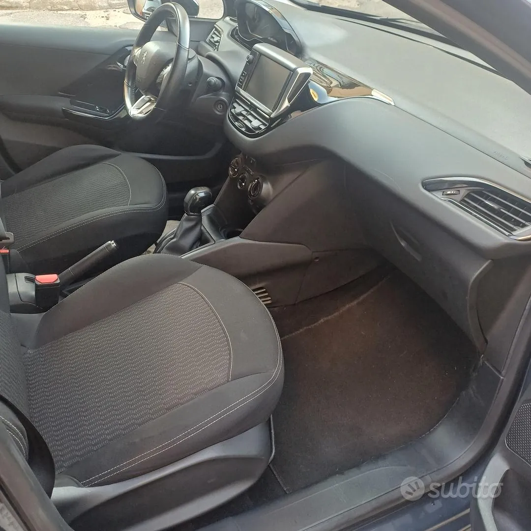 Peugeot 208 2018 photo 5