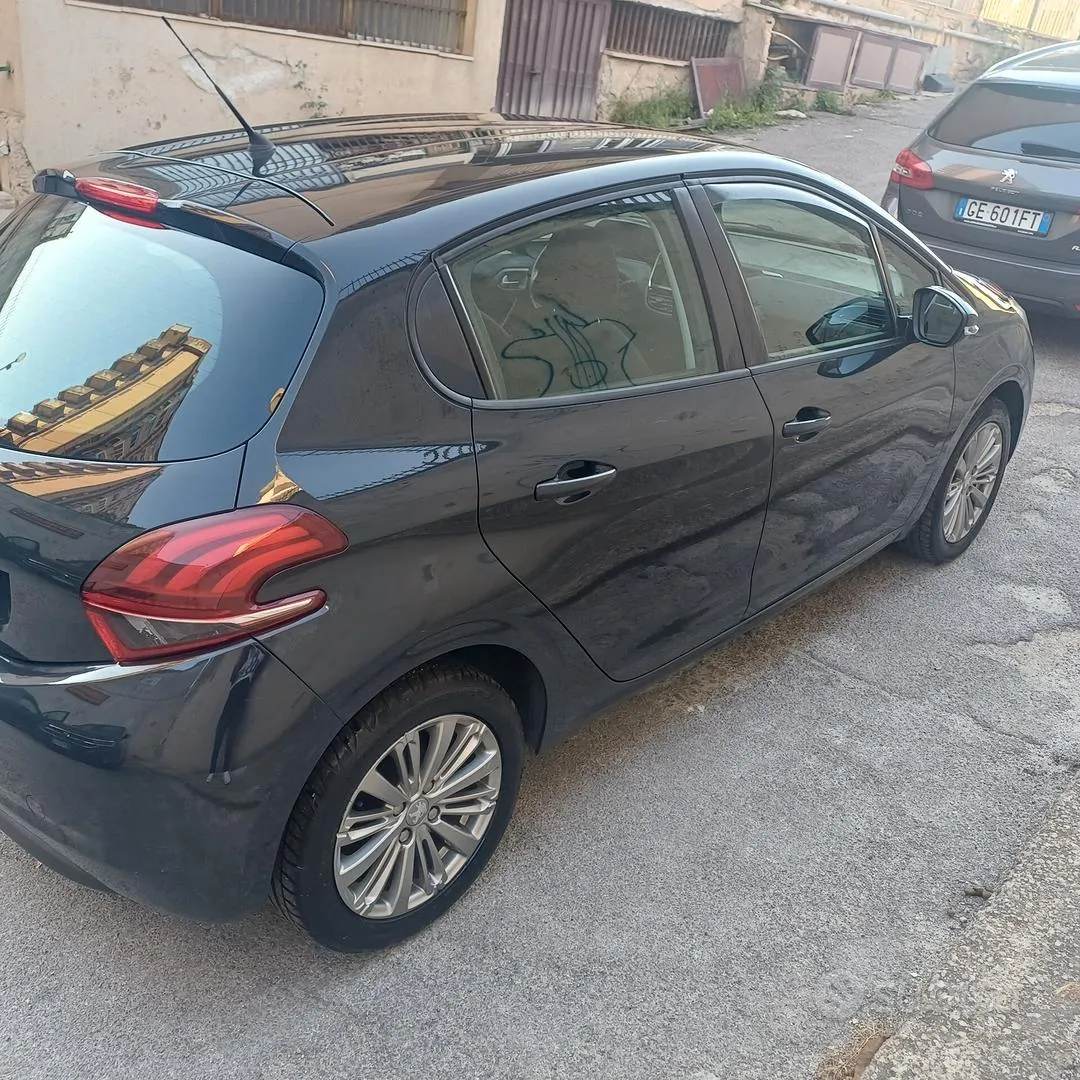 Peugeot 208 2018 photo 4
