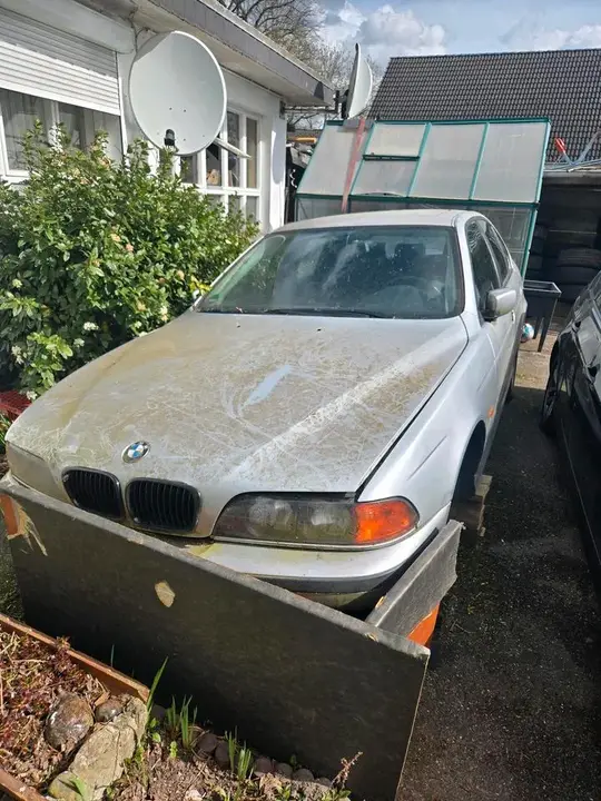 BMW 525