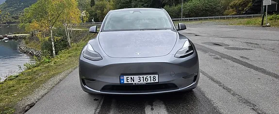 Tesla Model Y 2025 photo 5