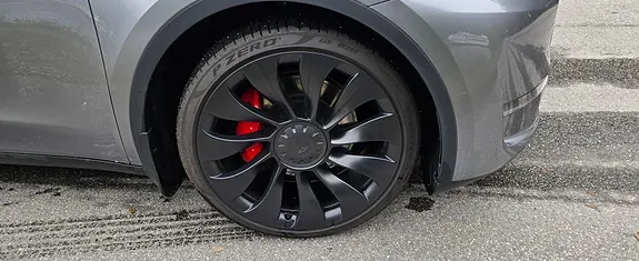 Tesla Model Y 2025 photo 2