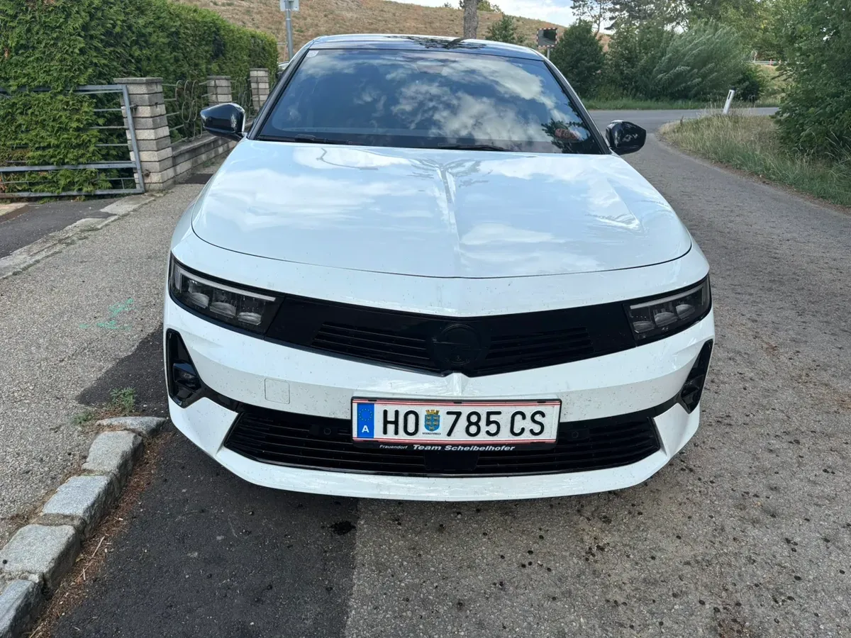 Opel Astra 2022 photo 2