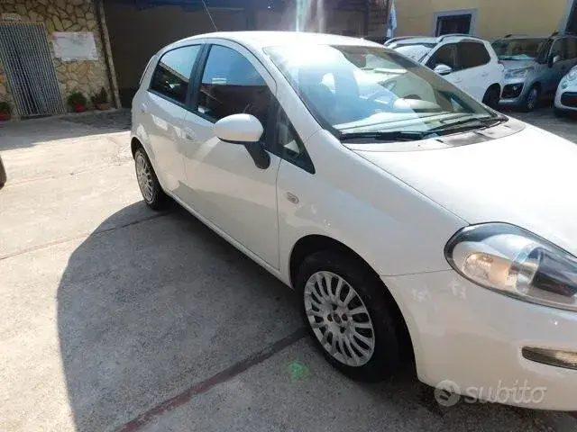 Fiat Punto 2013 photo 2