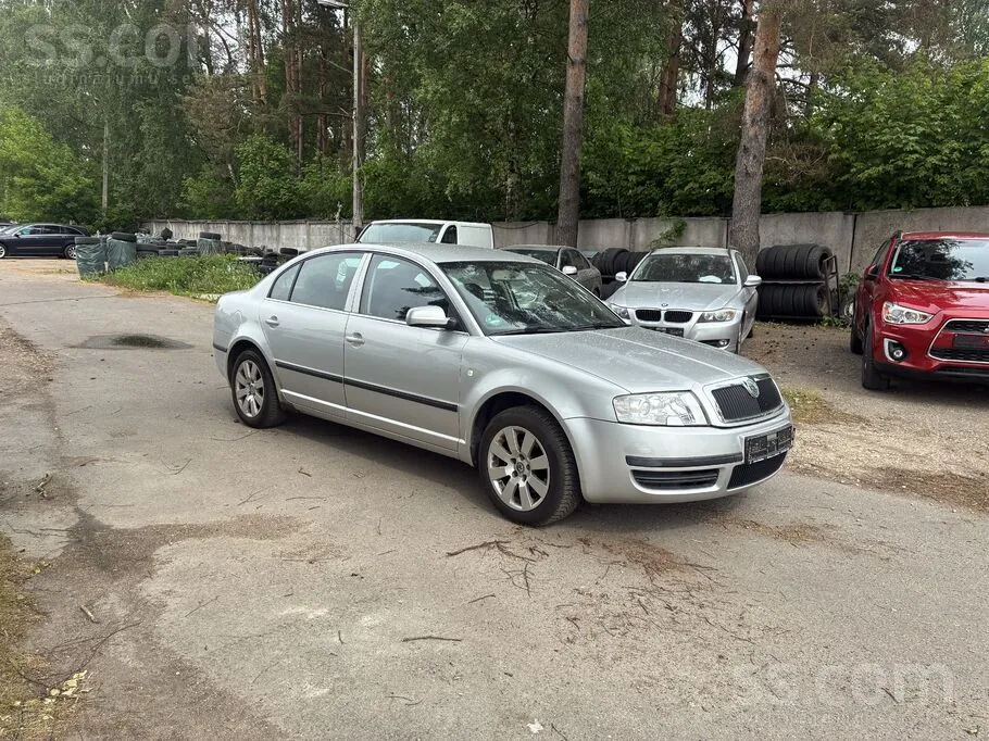 Skoda Superb 2004 photo 2