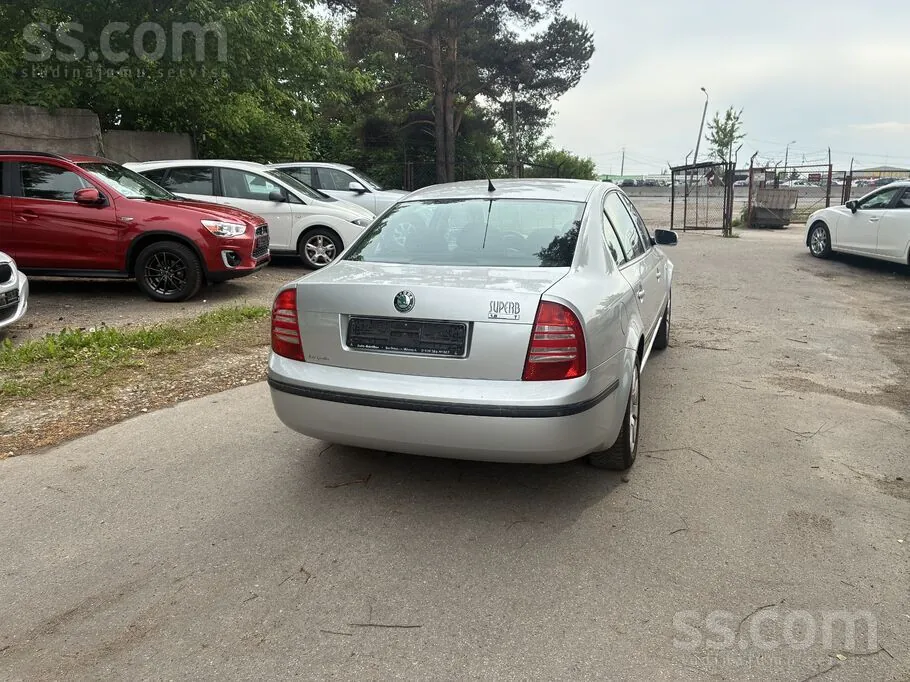 Skoda Superb 2004 photo 4