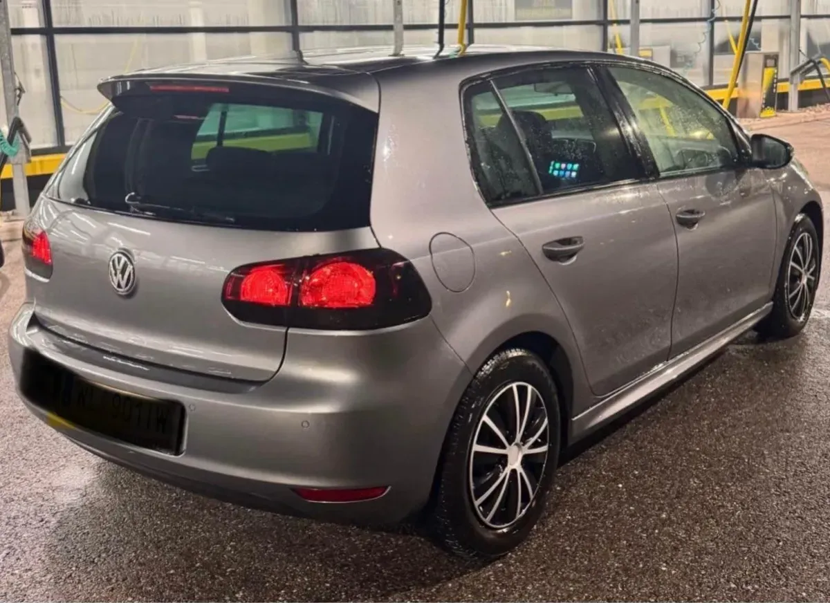 Volkswagen Golf 2011 photo 2