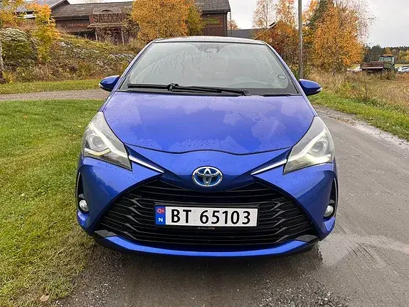 Toyota Yaris 2017 photo 2