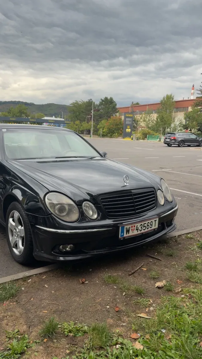 Mercedes-Benz E-Class 2003 photo 2