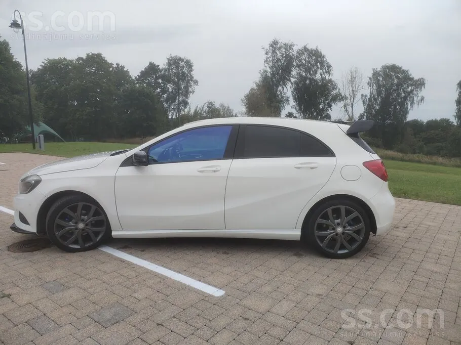 Mercedes-Benz A180 2013 photo 3