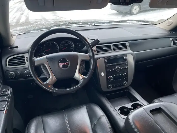 GMC Yukon Xl 2012 photo 2