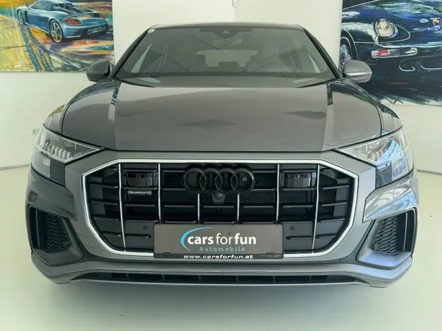 Audi Q8 2021 photo 2