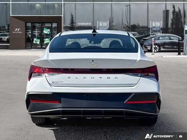 Hyundai Elantra 2025 photo 5