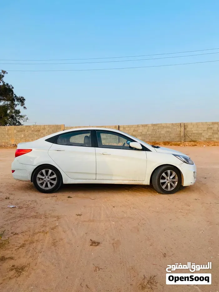Hyundai Accent 2012 photo 4