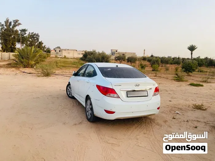 Hyundai Accent 2012 photo 3
