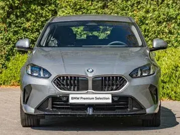 BMW 1 Series 2025 photo 2