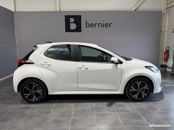 Toyota Yaris 2025 photo 2
