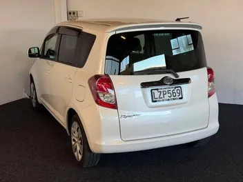 Toyota Ractis 2009 photo 5