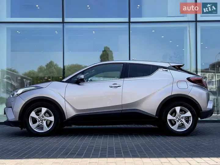 Toyota C-Hr 2018 photo 2