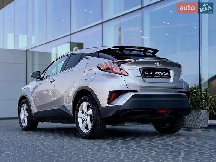 Toyota C-Hr 2018 photo 3